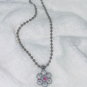 iWear Necklace NEW GORGEOUS